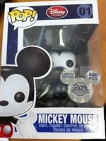 1 Mickey Mouse Black&White D23 Mickey Mouse Universe Funko pop